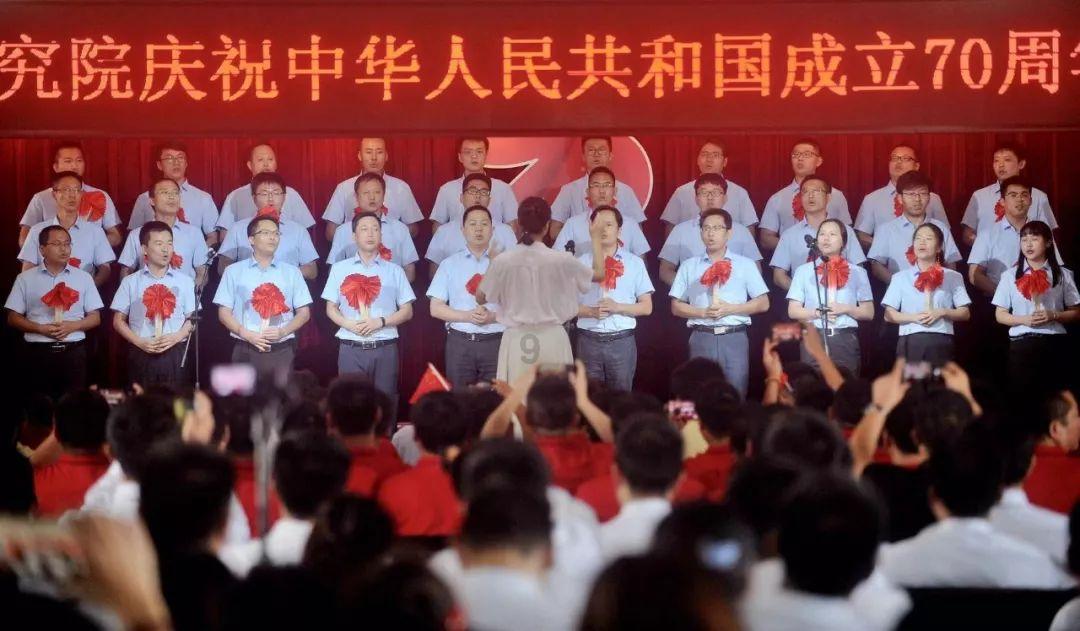 如果一个男生跟你表白说他是认真的问你的态度是什么应该怎么回？